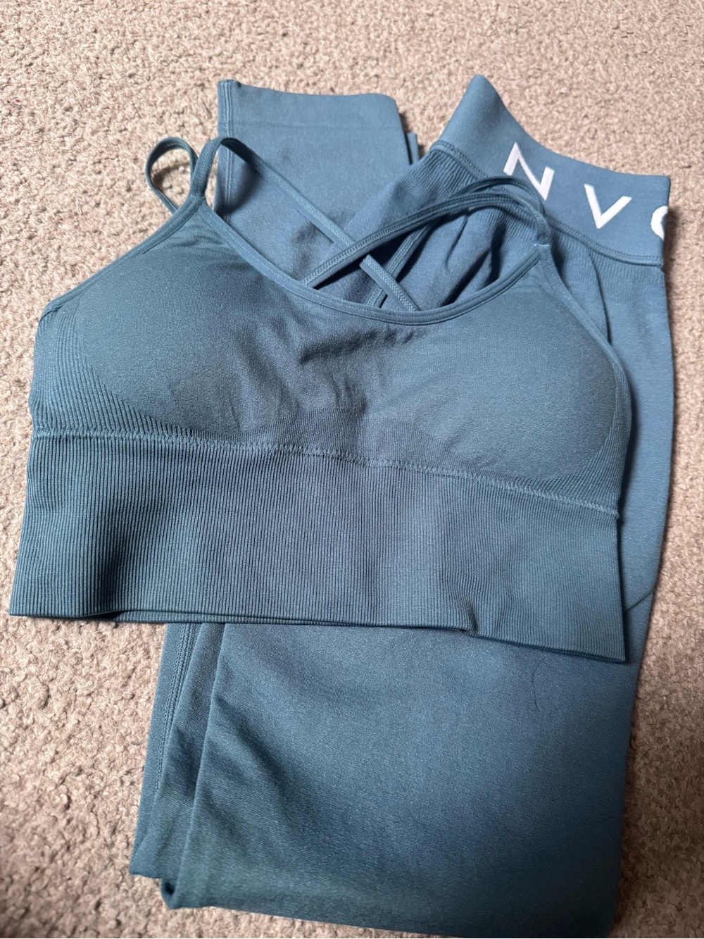 NVGTN Crossback Seamless Sports Bra & Matching pants